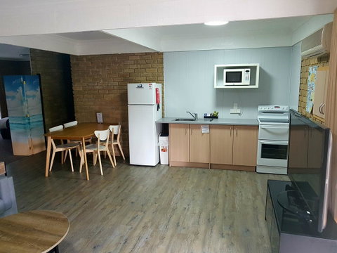 Tropicana Motor Inn - Accommodation VIC 32