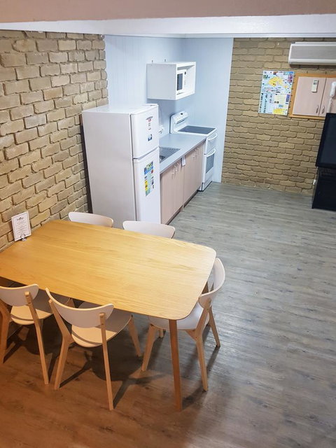 Tropicana Motor Inn - Accommodation VIC 27