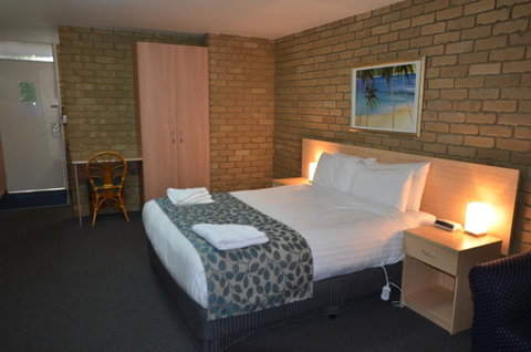 Tropicana Motor Inn - Accommodation VIC 4