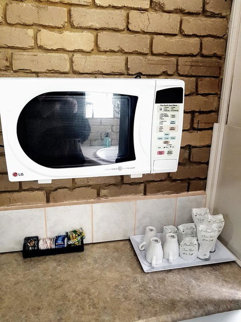 Tropicana Motor Inn - Accommodation VIC 21