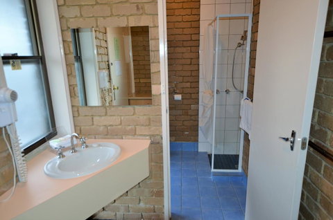 Tropicana Motor Inn - Accommodation VIC 11
