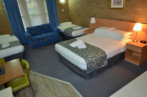 Tropicana Motor Inn - Accommodation VIC 7