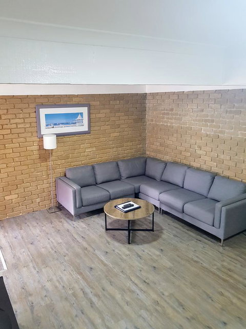 Tropicana Motor Inn - Accommodation VIC 25