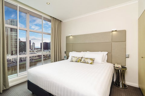 Clarion Suites Gateway - Accommodation VIC 6