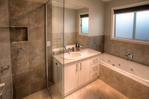 Luxury Abalina Cottages - Accommodation VIC 10