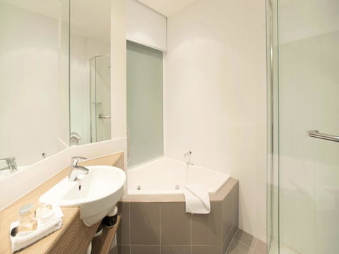 The Waves Apartments - Accommodation VIC 7