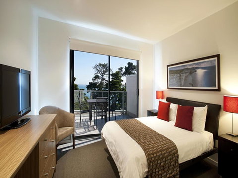 The Waves Apartments - Accommodation VIC 32
