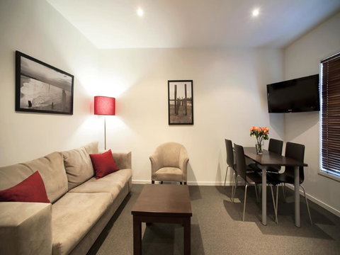 The Waves Apartments - Accommodation VIC 6