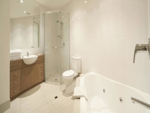 The Waves Apartments - Accommodation VIC 25