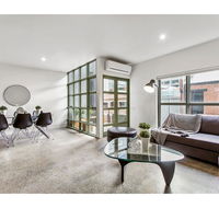 Sophisticated modern 3 bed home in foodie paradise