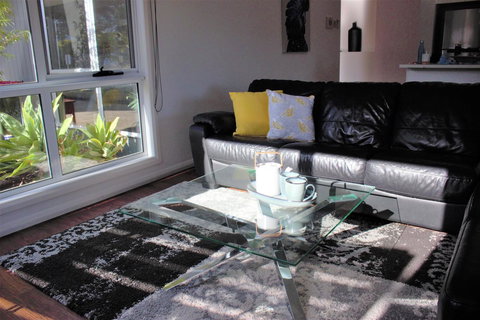 Tamara Temptation - Accommodation VIC 4