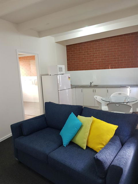 Beachcomber Holiday Units - Accommodation VIC 13
