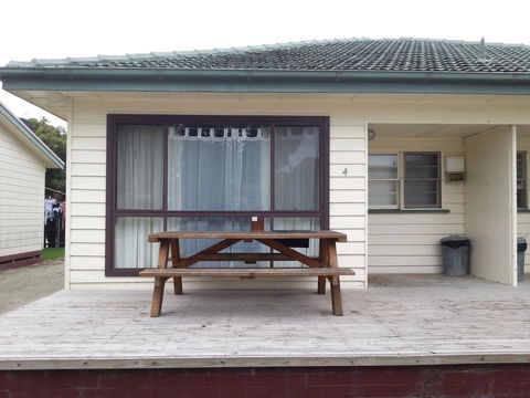 Beachcomber Holiday Units - Accommodation VIC 23
