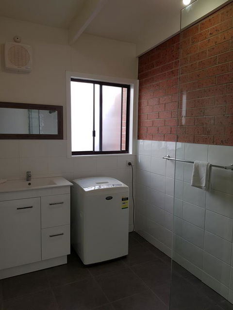 Beachcomber Holiday Units - Accommodation VIC 16