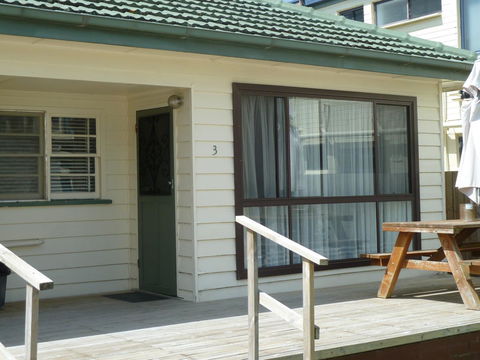 Beachcomber Holiday Units - Accommodation VIC 24