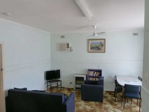 Beachcomber Holiday Units - Accommodation VIC 32