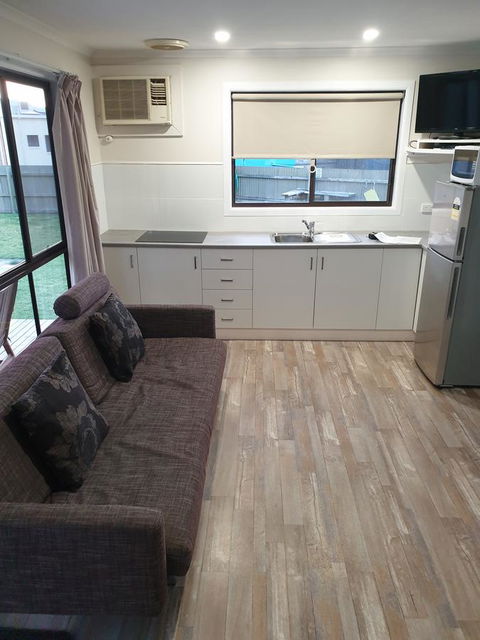 Beachcomber Holiday Units - Accommodation VIC 3
