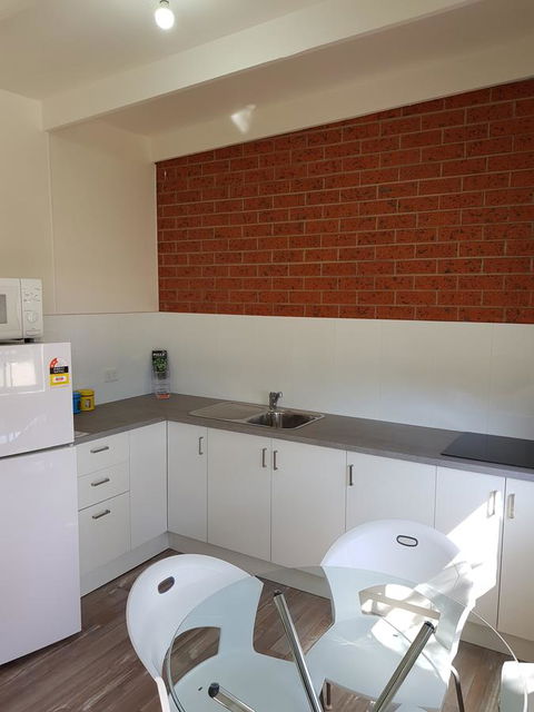 Beachcomber Holiday Units - Accommodation VIC 12