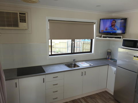 Beachcomber Holiday Units - Accommodation VIC 4