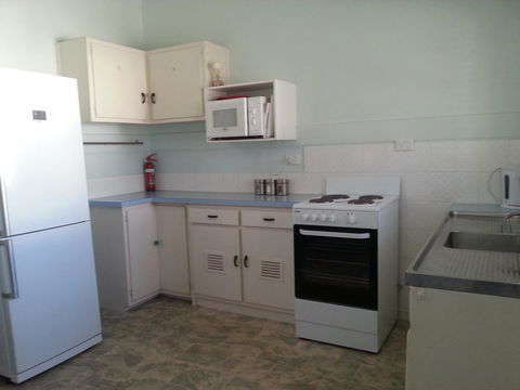Beachcomber Holiday Units - Accommodation VIC 38