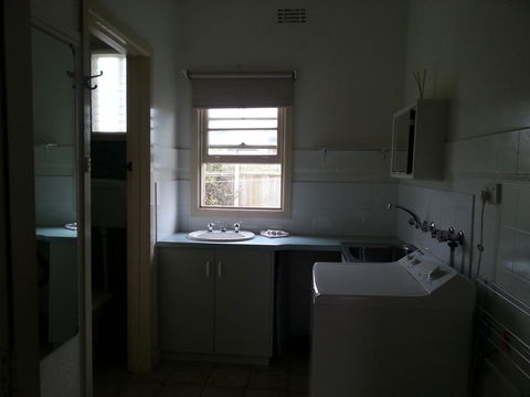 Beachcomber Holiday Units - Accommodation VIC 27