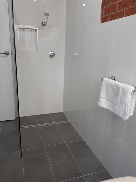 Beachcomber Holiday Units - Accommodation VIC 10