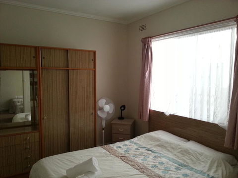 Beachcomber Holiday Units - Accommodation VIC 30