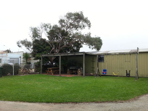 Beachcomber Holiday Units - Accommodation VIC 25