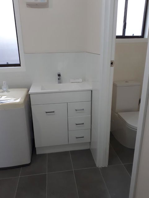 Beachcomber Holiday Units - Accommodation VIC 8