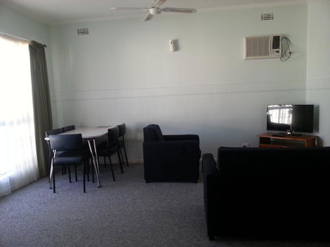 Beachcomber Holiday Units - Accommodation VIC 36