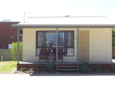Beachcomber Holiday Units - Accommodation VIC 21