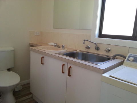 Beachcomber Holiday Units - Accommodation VIC 20