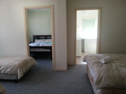 Beachcomber Holiday Units - Accommodation VIC 40