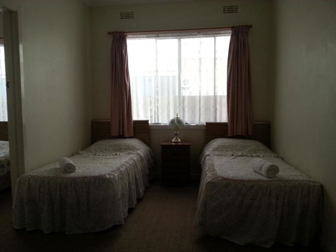 Beachcomber Holiday Units - Accommodation VIC 28