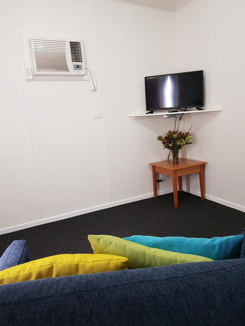 Beachcomber Holiday Units - Accommodation VIC 14