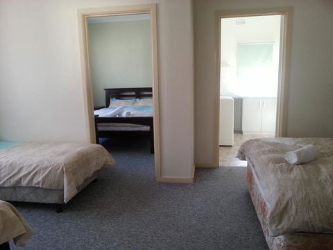 Beachcomber Holiday Units - Accommodation VIC 35
