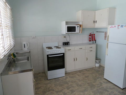 Beachcomber Holiday Units - Accommodation VIC 33