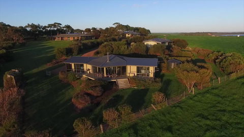 Limosa Rise - Accommodation VIC 24