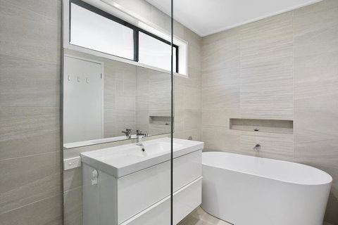 Fairhills - NEW LISTING, Beautifully Styled - Accommodation VIC 7