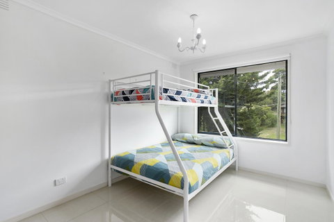 Fairhills - NEW LISTING, Beautifully Styled - Accommodation VIC 6