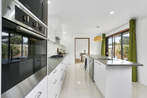 Fairhills - NEW LISTING, Beautifully Styled - Accommodation VIC 2