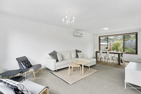 Fairhills - NEW LISTING, Beautifully Styled - Accommodation VIC 3