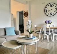 The Wheelhouse - 2BR Waterfront Apt in town - Accommodation VIC
