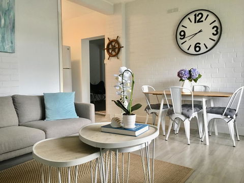 The Wheelhouse - 2BR Waterfront Apt In Town - Accommodation VIC 0