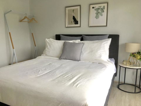 The Wheelhouse - 2BR Waterfront Apt In Town - Accommodation VIC 7
