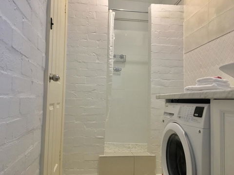 The Wheelhouse - 2BR Waterfront Apt In Town - Accommodation VIC 14