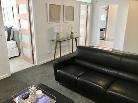 The Wheelhouse - 2BR Waterfront Apt In Town - Accommodation VIC 10