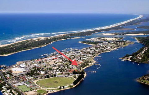 The Wheelhouse - 2BR Waterfront Apt In Town - Accommodation VIC 16