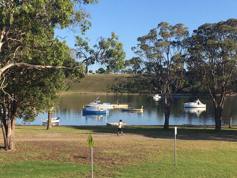 The Wheelhouse - 2BR Waterfront Apt In Town - Accommodation VIC 20