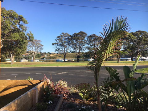 The Wheelhouse - 2BR Waterfront Apt In Town - Accommodation VIC 15